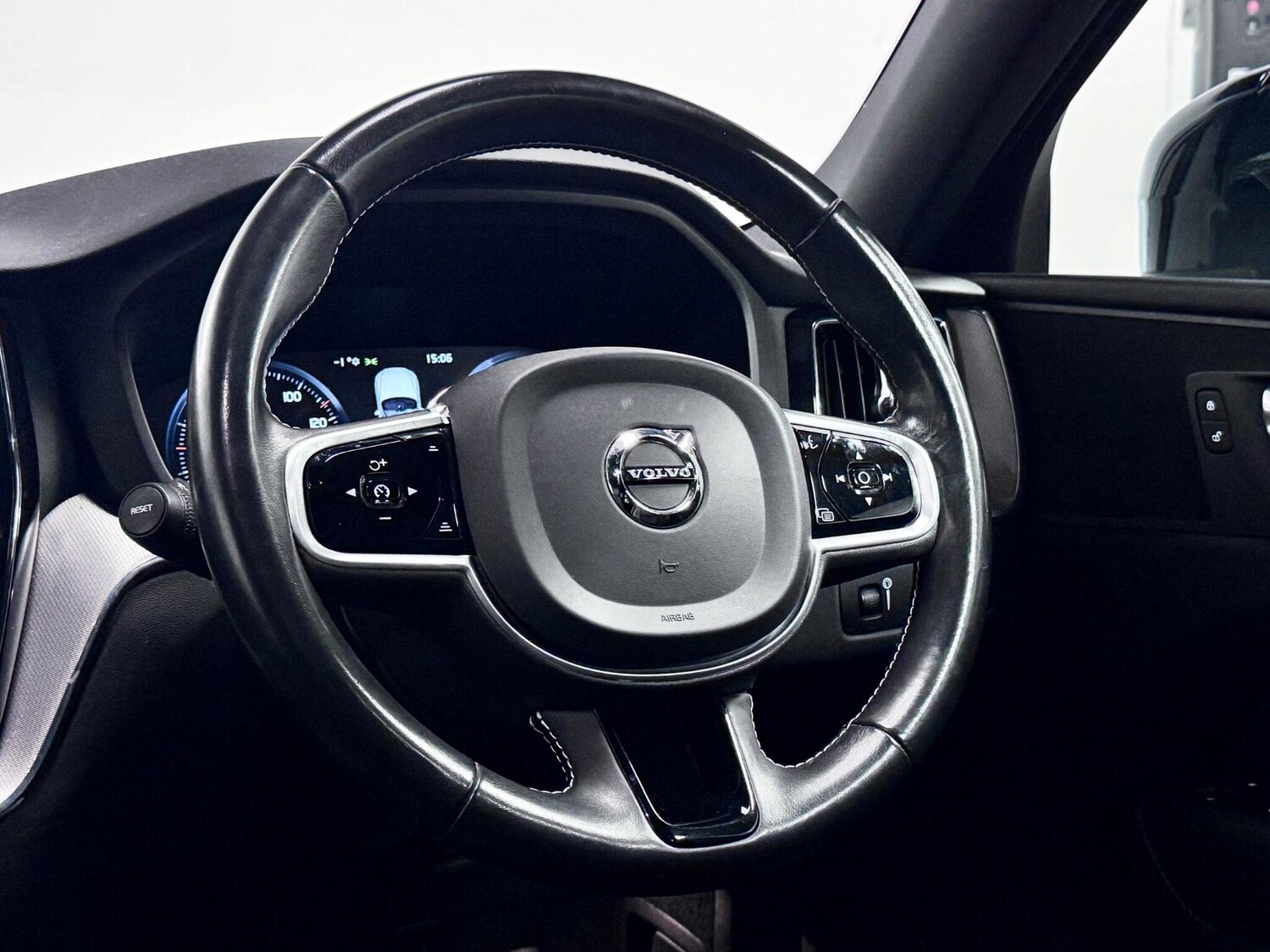 Used Volvo XC60 2021 for sale - 77574849: Photo 33