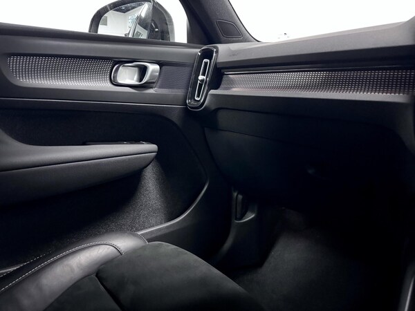 Used Volvo XC40 2021 for sale - 74861575: Photo 37