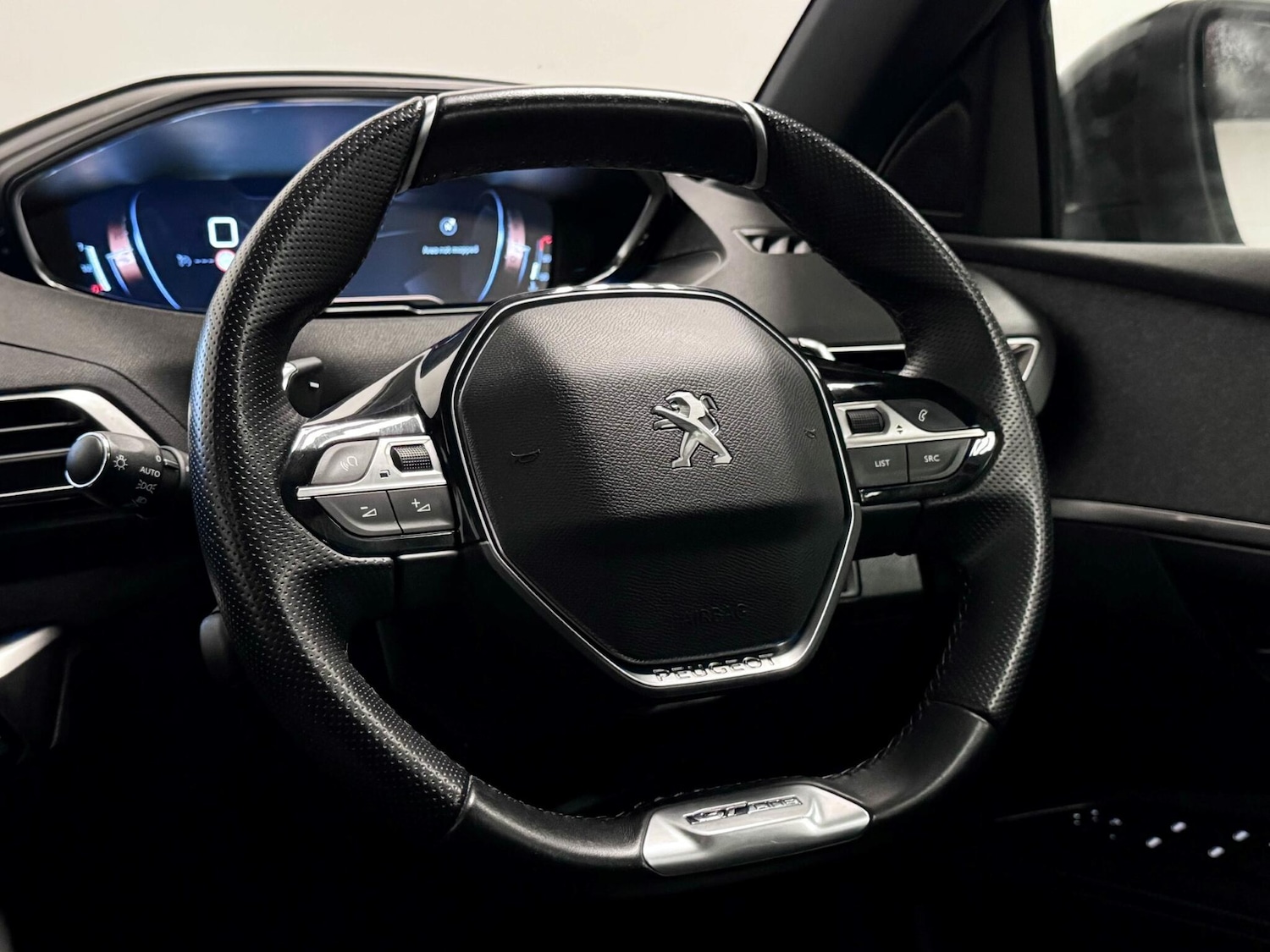 Used Peugeot 5008 2020 for sale - 77359253: Photo 30