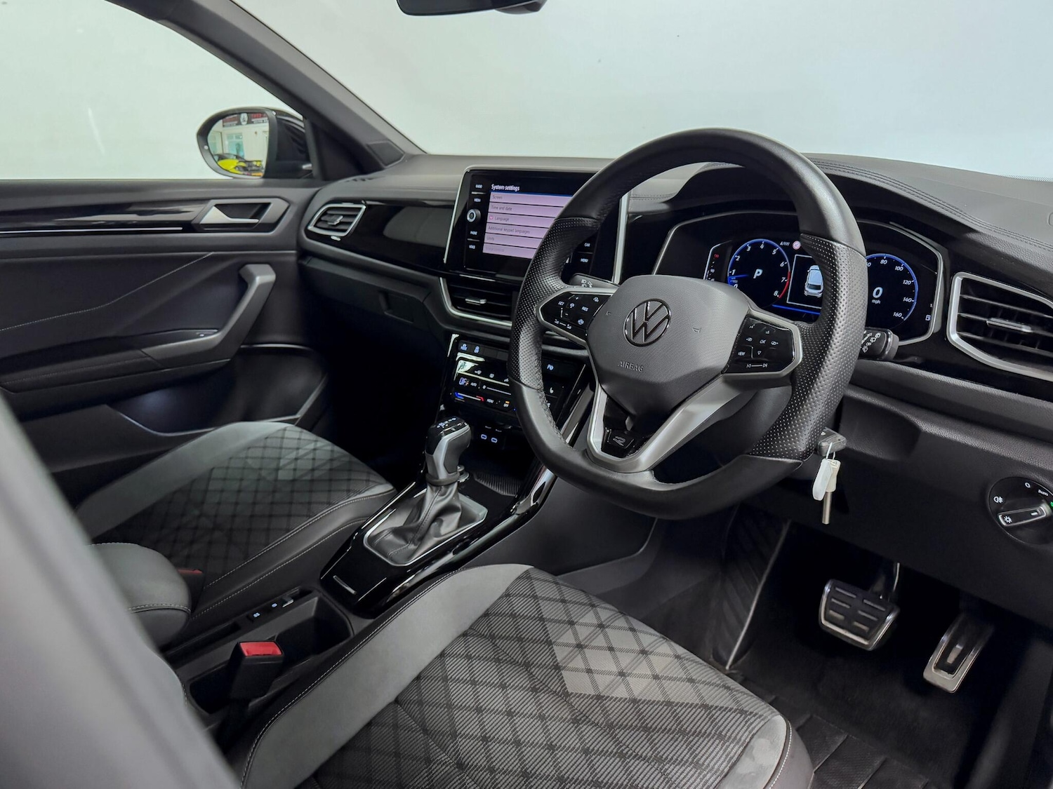 Used Volkswagen T-Roc 2022 for sale - 76423260: Photo 16