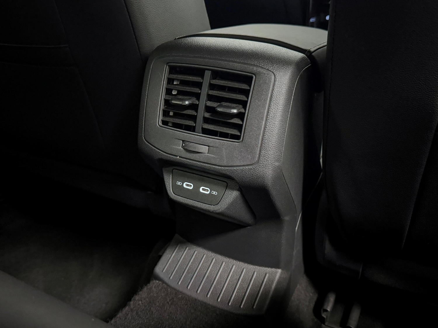 Used Volkswagen T-Roc 2022 for sale - 76423260: Photo 22