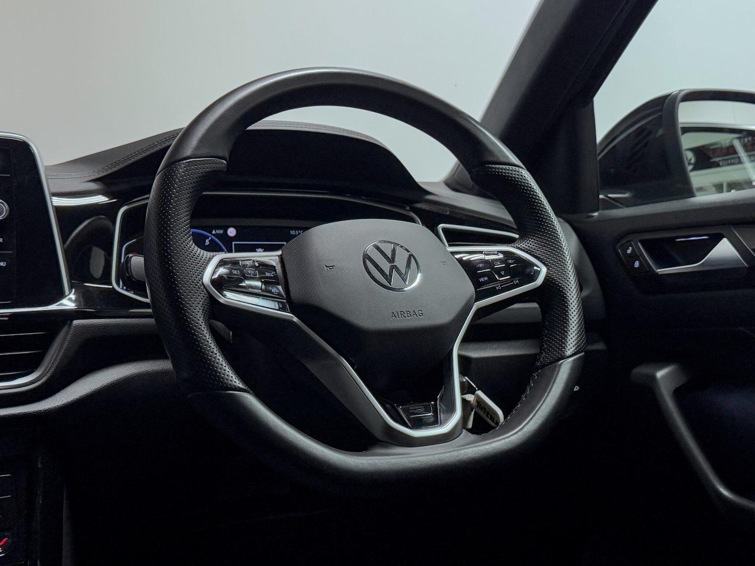 Used Volkswagen T-Roc 2022 for sale - 76423260: Photo 24