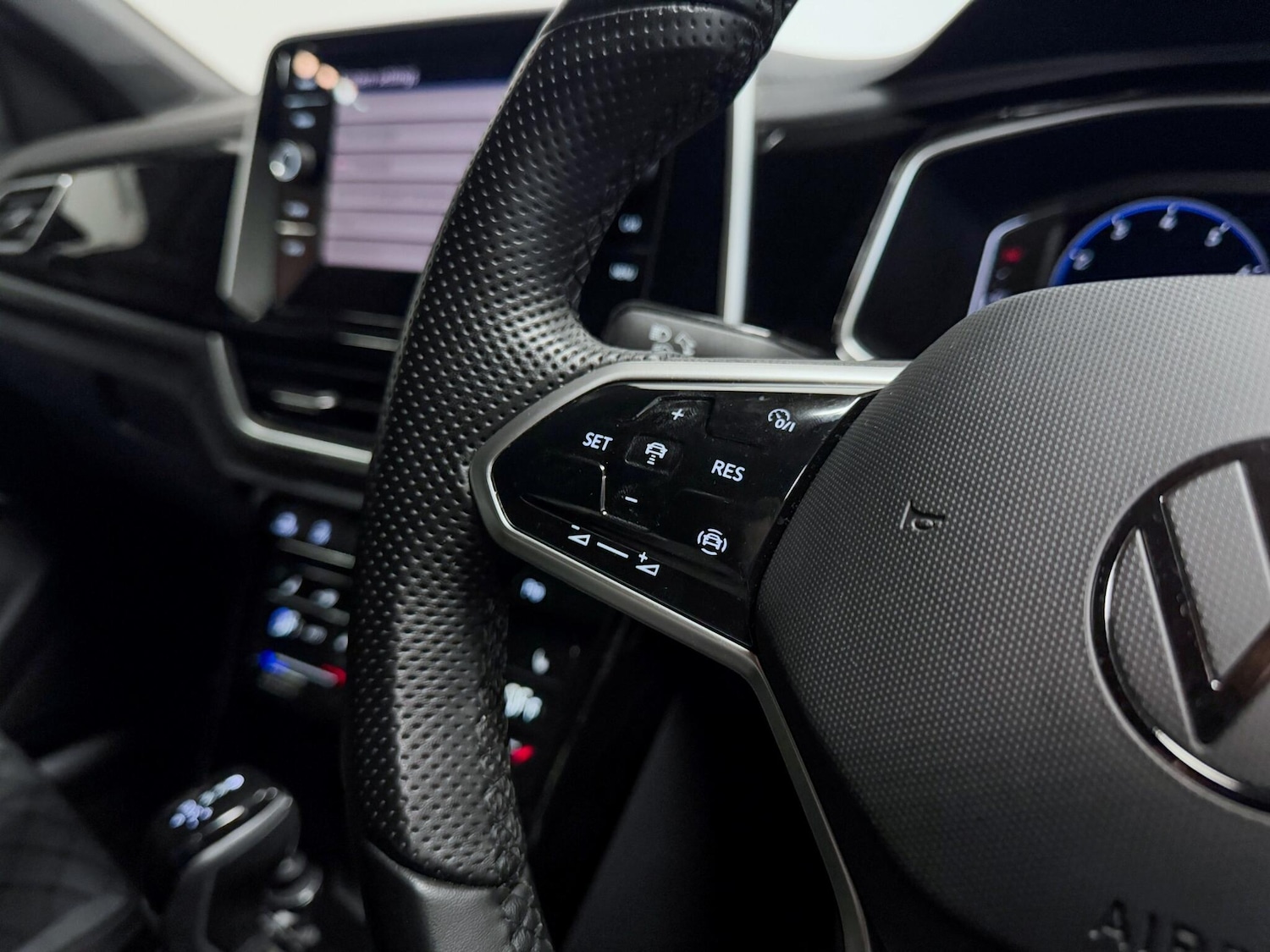 Used Volkswagen T-Roc 2022 for sale - 76423260: Photo 26