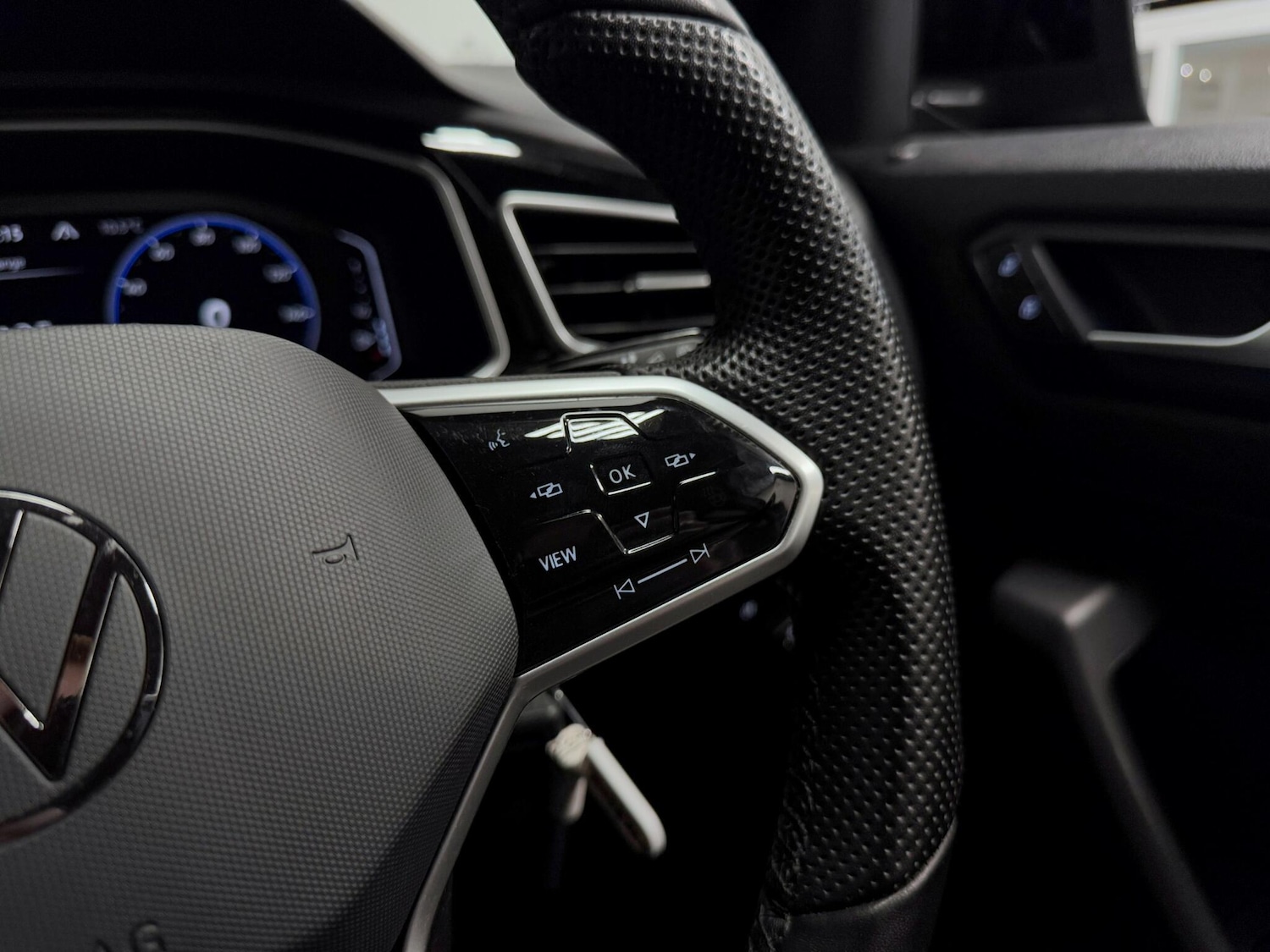 Used Volkswagen T-Roc 2022 for sale - 76423260: Photo 28