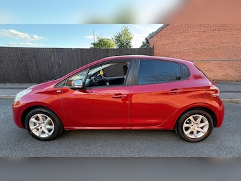 Used Peugeot 208 2015 for sale - 79075631: Photo