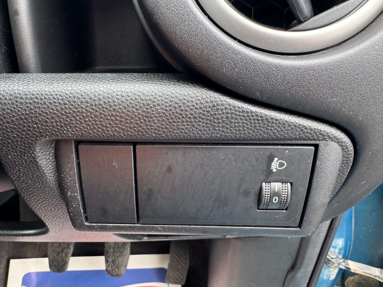 Used Mazda Mazda2 2012 for sale - 77708230: Photo 21