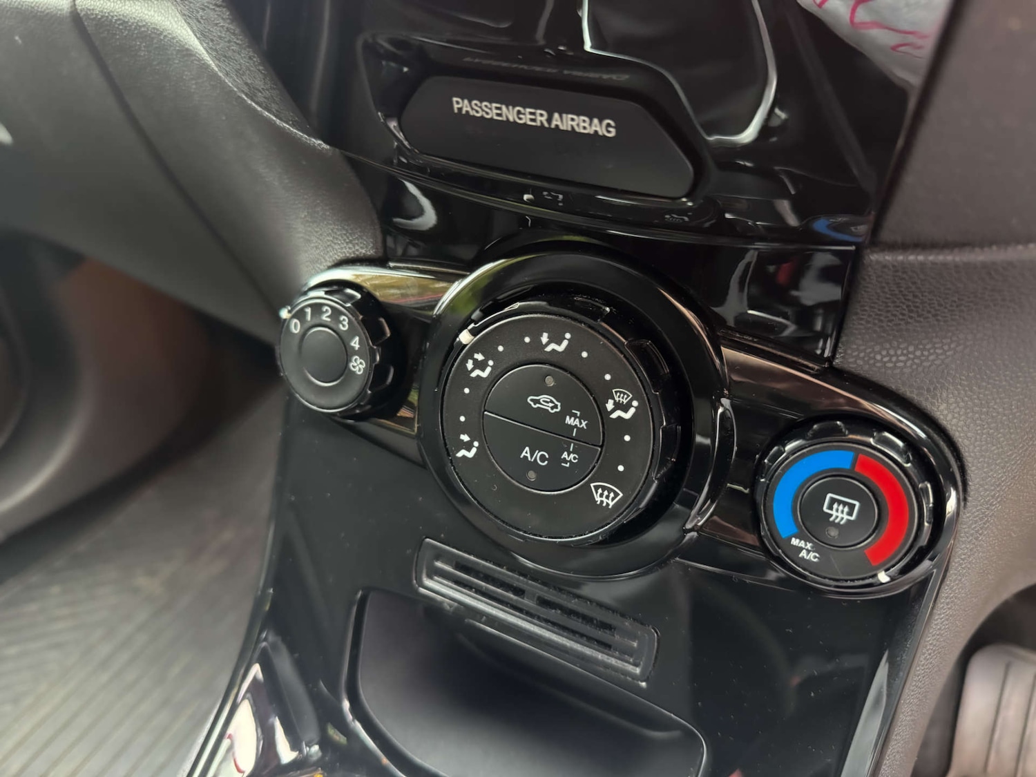 Used Ford Fiesta 2015 for sale - 76604272: Photo 28