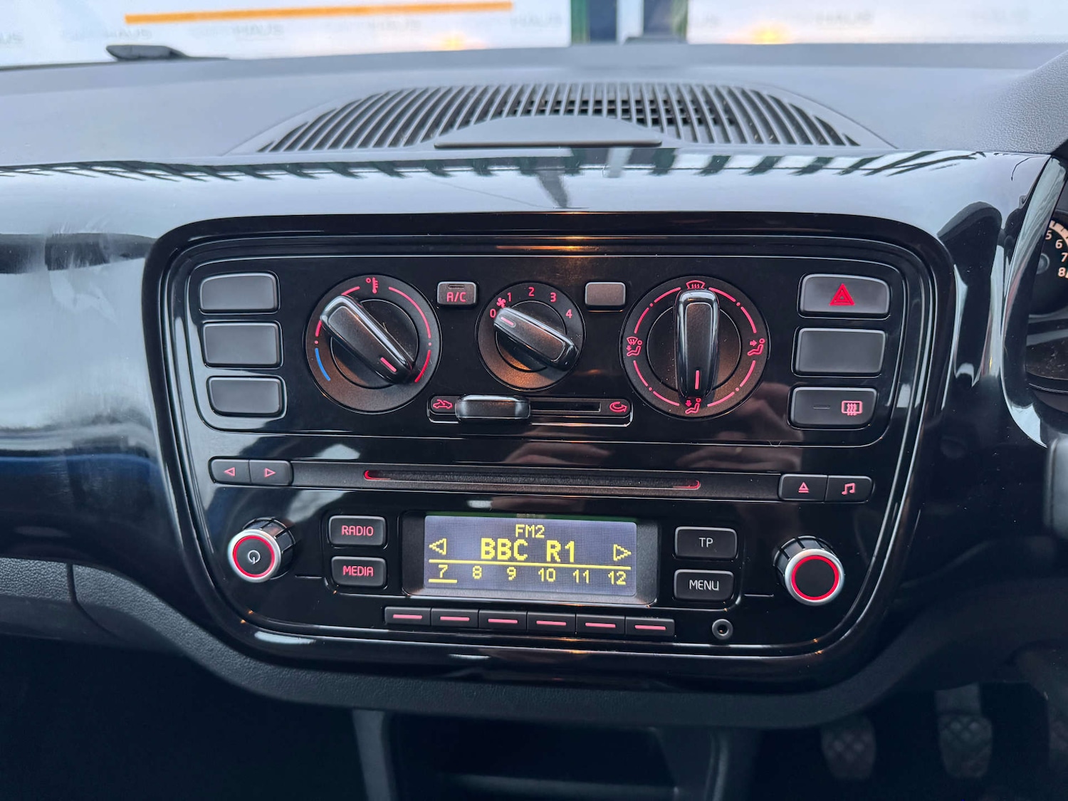 Used Volkswagen up! 2015 for sale - 77151120: Photo 24