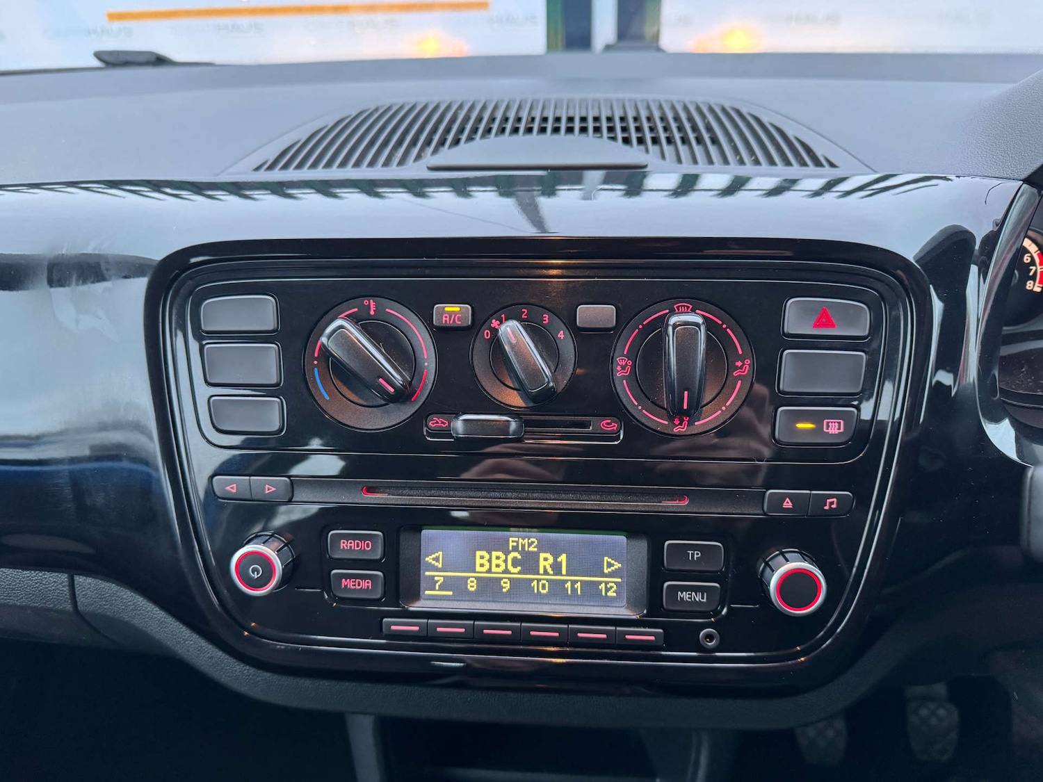 Used Volkswagen up! 2015 for sale - 77151120: Photo 25