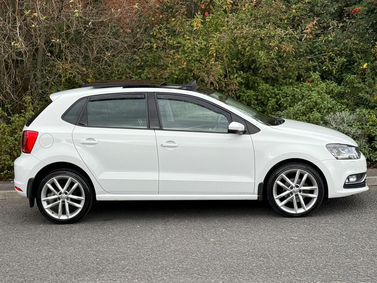 Used Volkswagen Polo 2015 for sale - 76408633: Photo 10