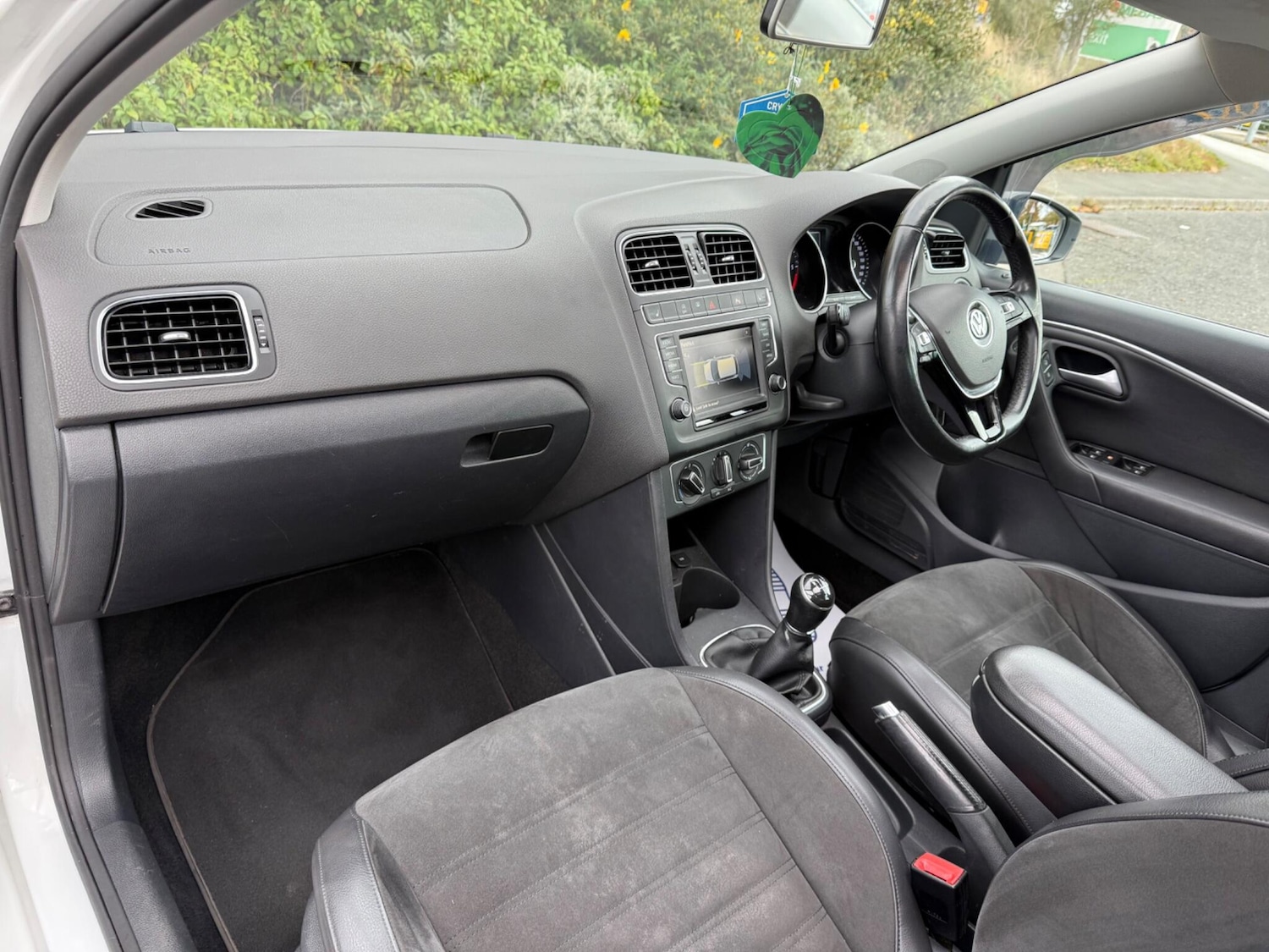 Used Volkswagen Polo 2015 for sale - 76408633: Photo 27