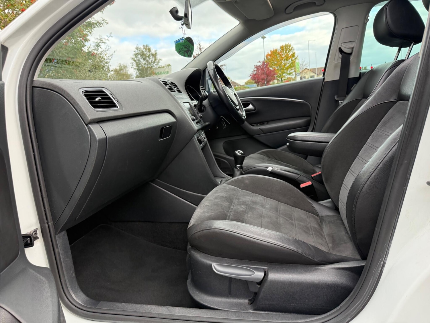 Used Volkswagen Polo 2015 for sale - 76408633: Photo 32