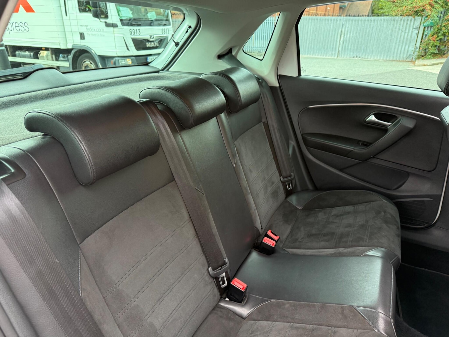 Used Volkswagen Polo 2015 for sale - 76408633: Photo 33