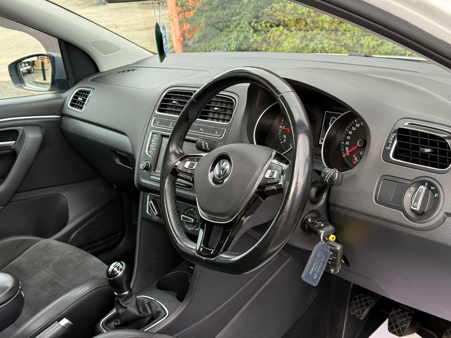 Used Volkswagen Polo 2015 for sale - 76408633: Photo 38