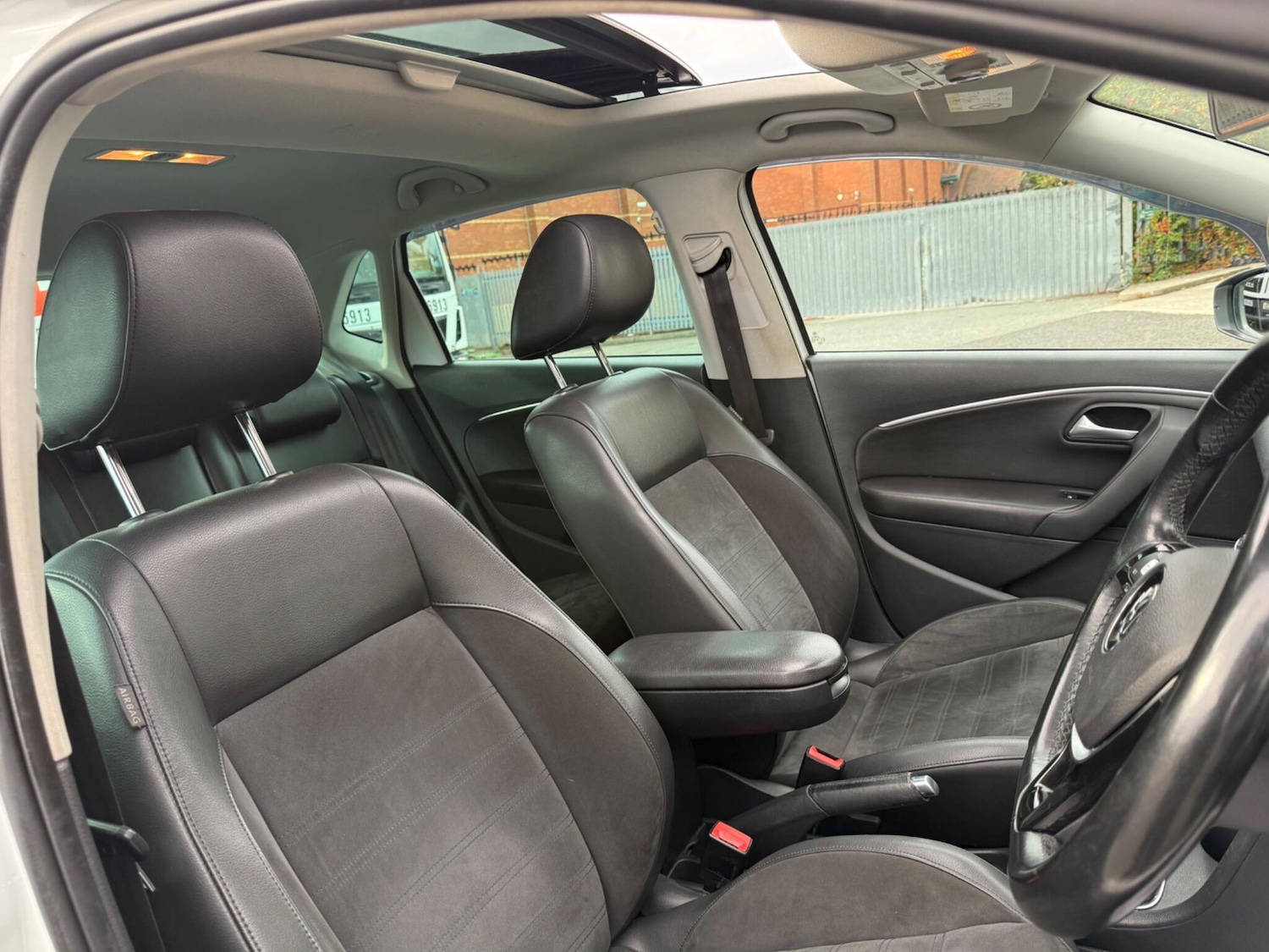 Used Volkswagen Polo 2015 for sale - 76408633: Photo 41