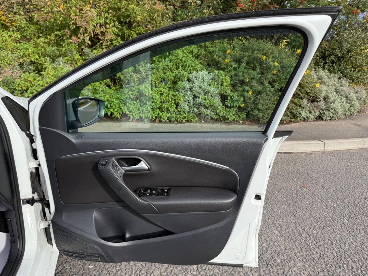 Used Volkswagen Polo 2015 for sale - 76408633: Photo 43