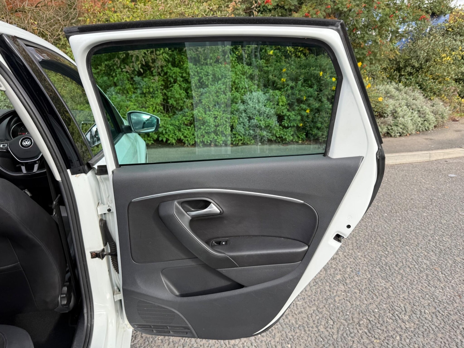 Used Volkswagen Polo 2015 for sale - 76408633: Photo 44