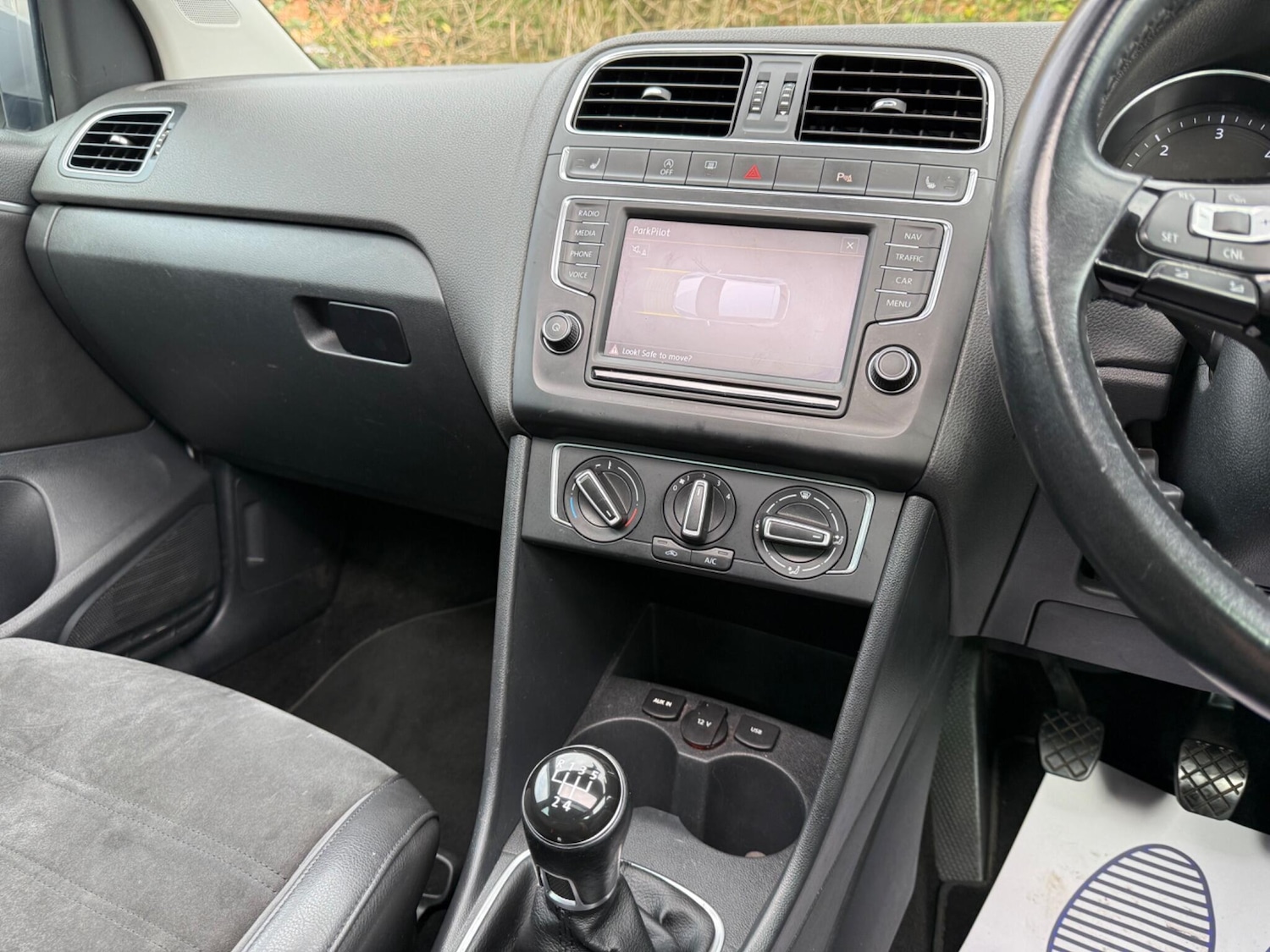 Used Volkswagen Polo 2015 for sale - 76408633: Photo 65