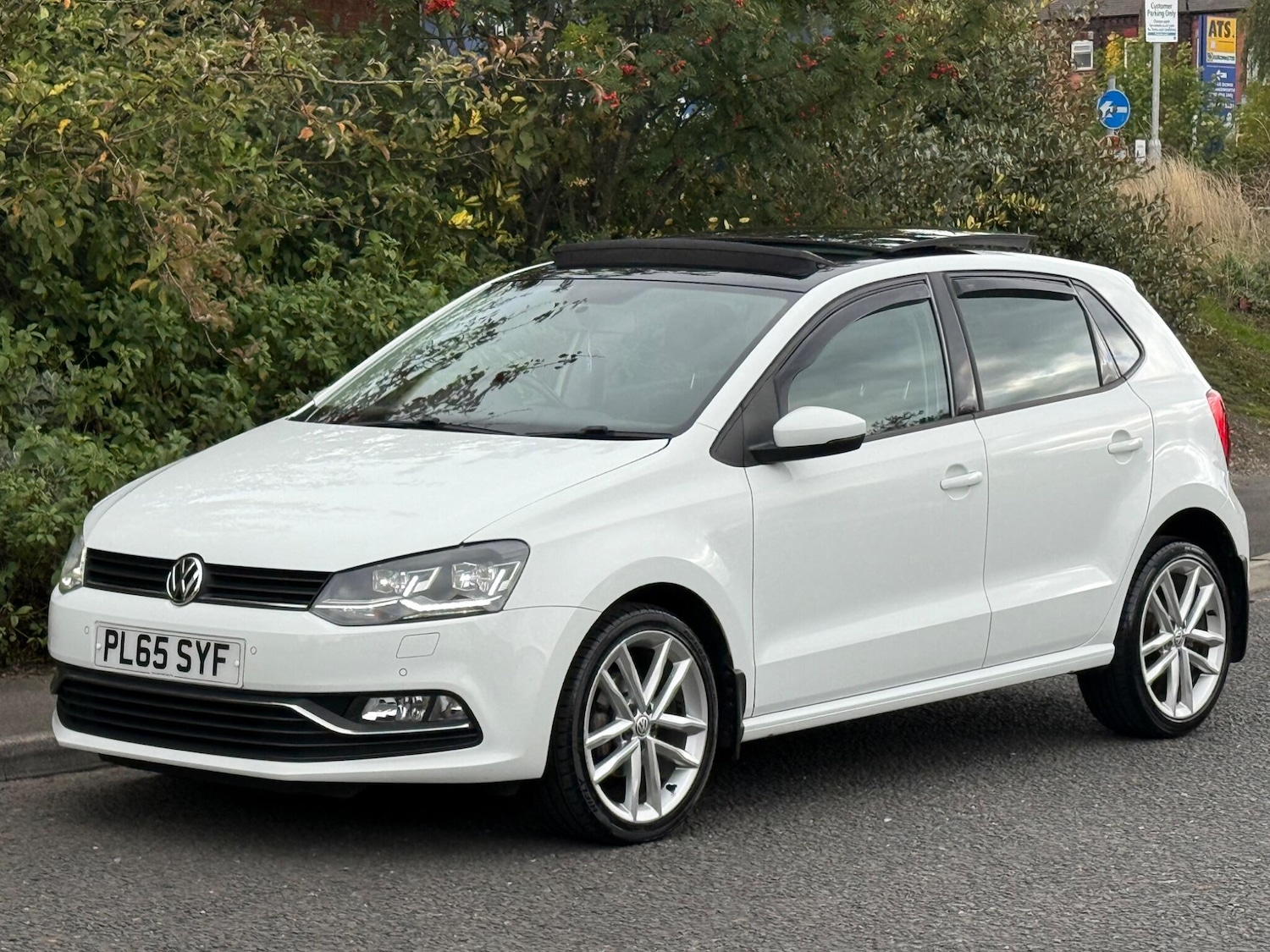 Used Volkswagen Polo 2015 for sale - 76408633: Photo 8