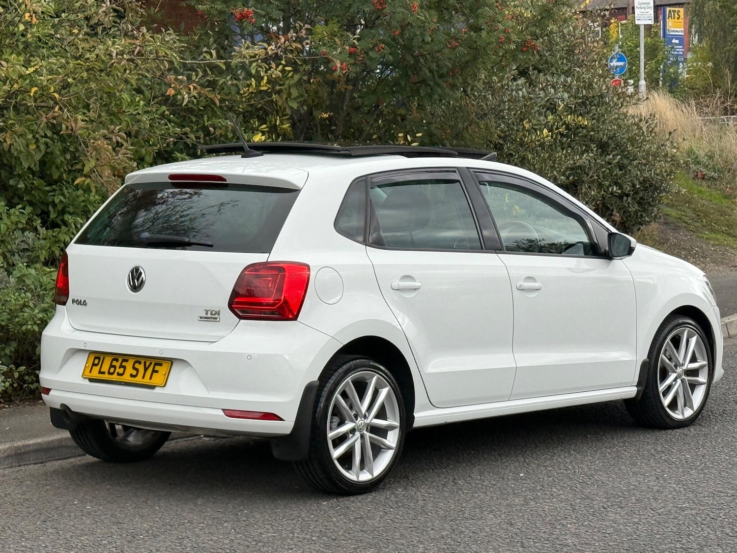Used Volkswagen Polo 2015 for sale - 76408633: Photo 9