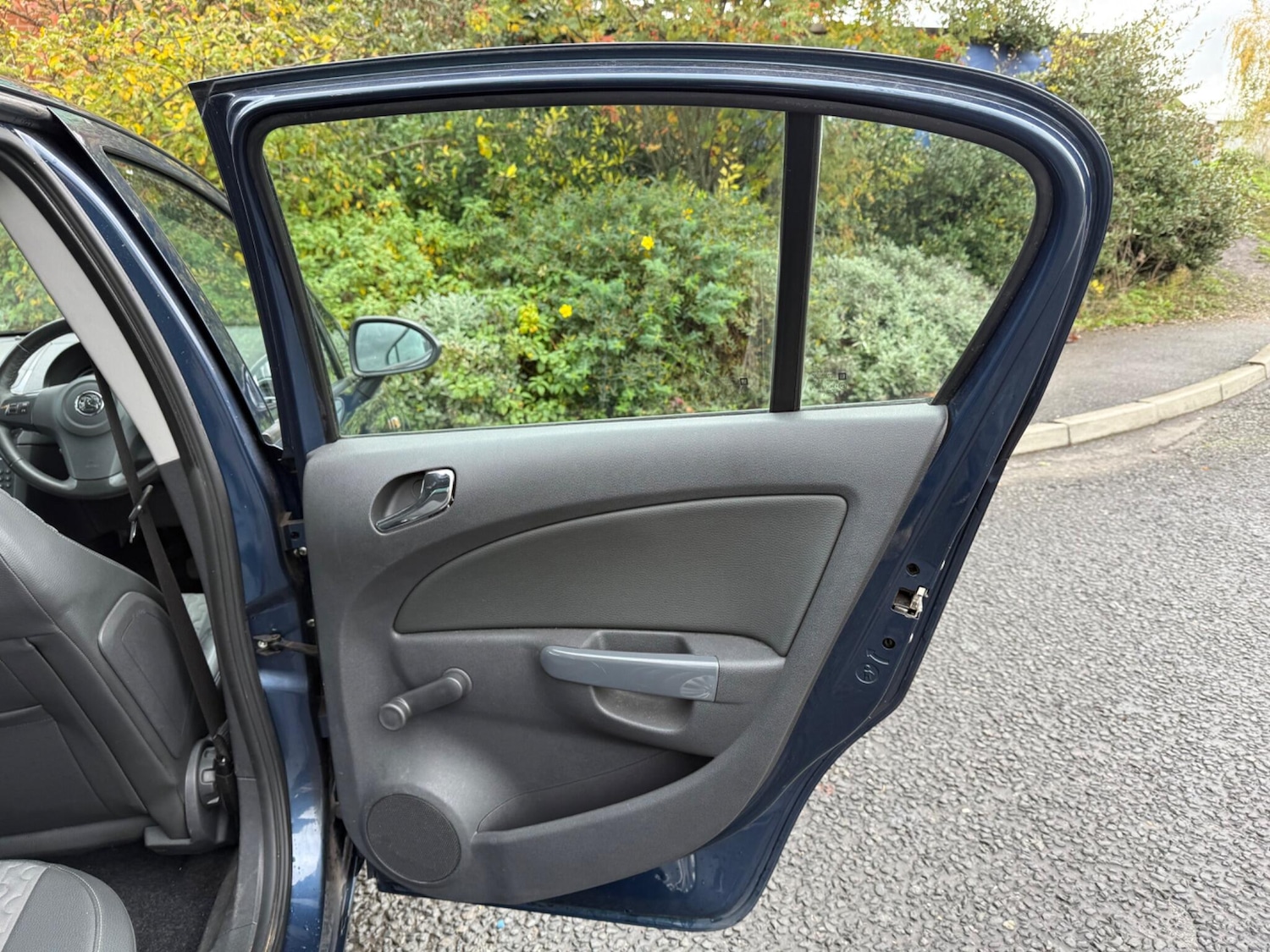 Used Vauxhall Corsa 2011 for sale - 76409445: Photo 44