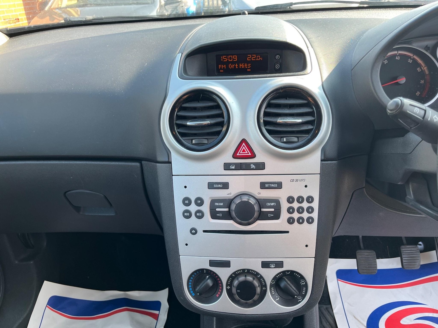 Used Vauxhall Corsa 2010 for sale - 76408740: Photo 32