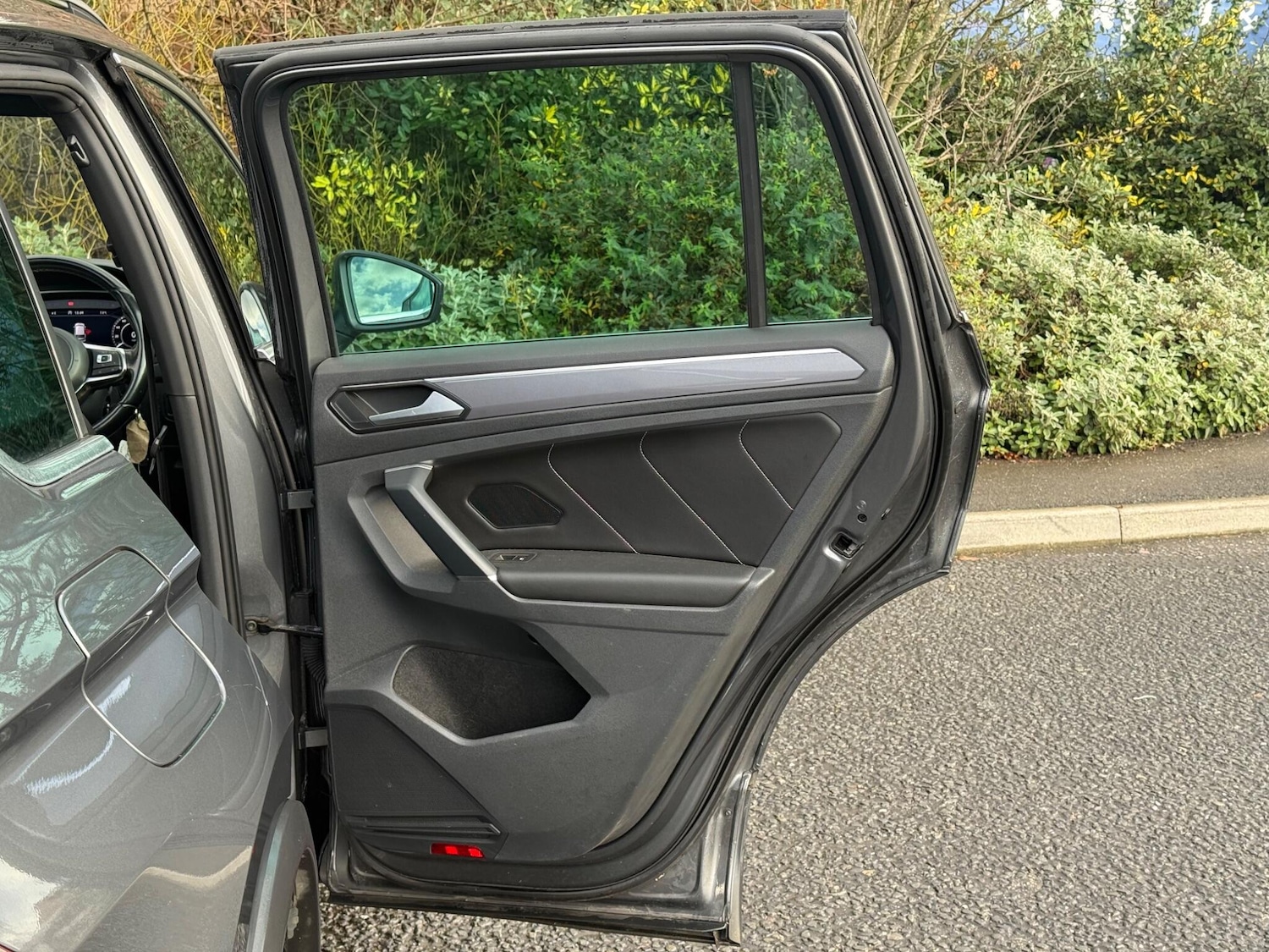 Used Volkswagen Tiguan 2017 for sale - 77052445: Photo 32