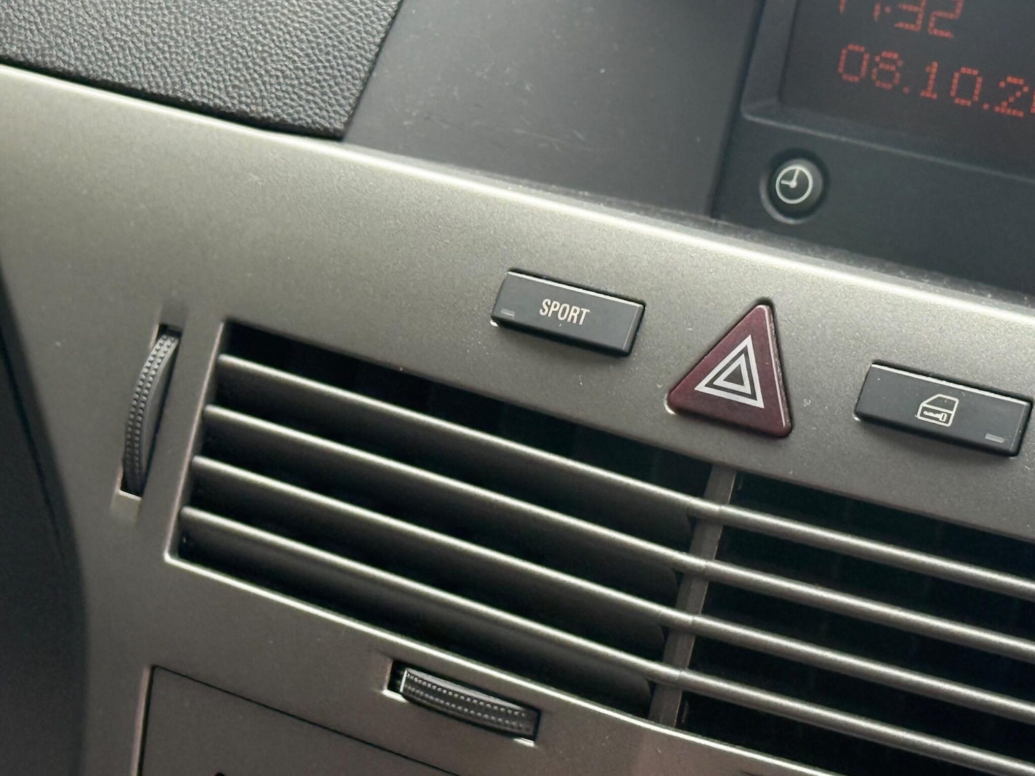 Used Vauxhall Astra 2005 for sale - 76408480: Photo 29