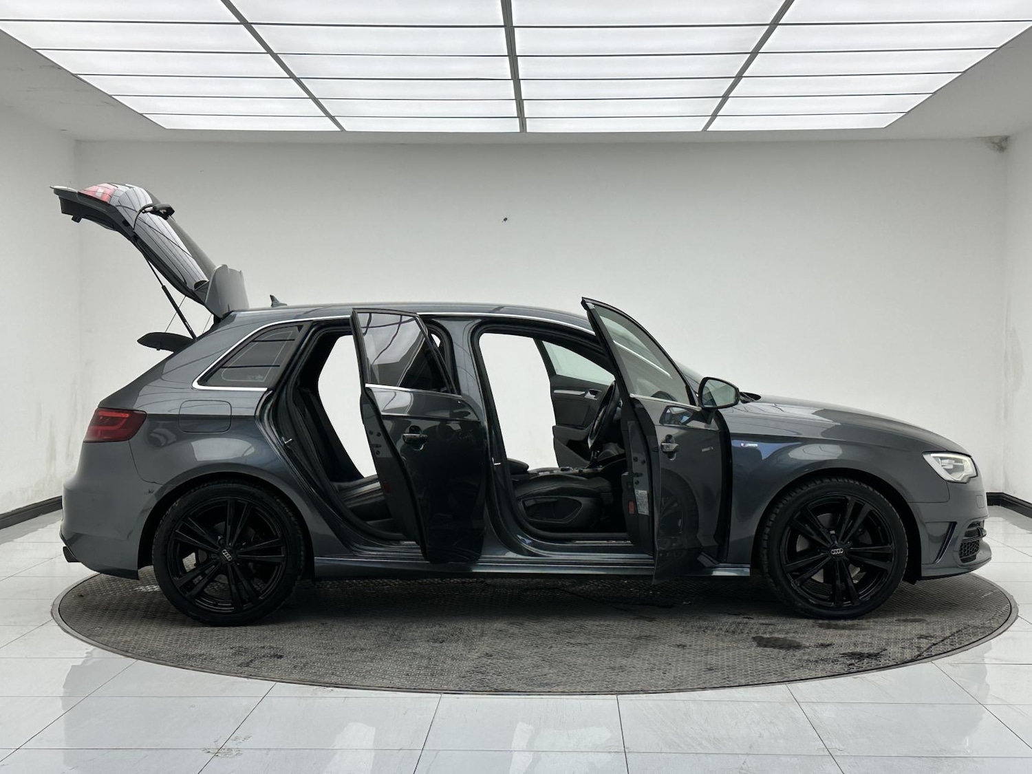 Used Audi A3 2014 for sale - 77921749: Photo 4