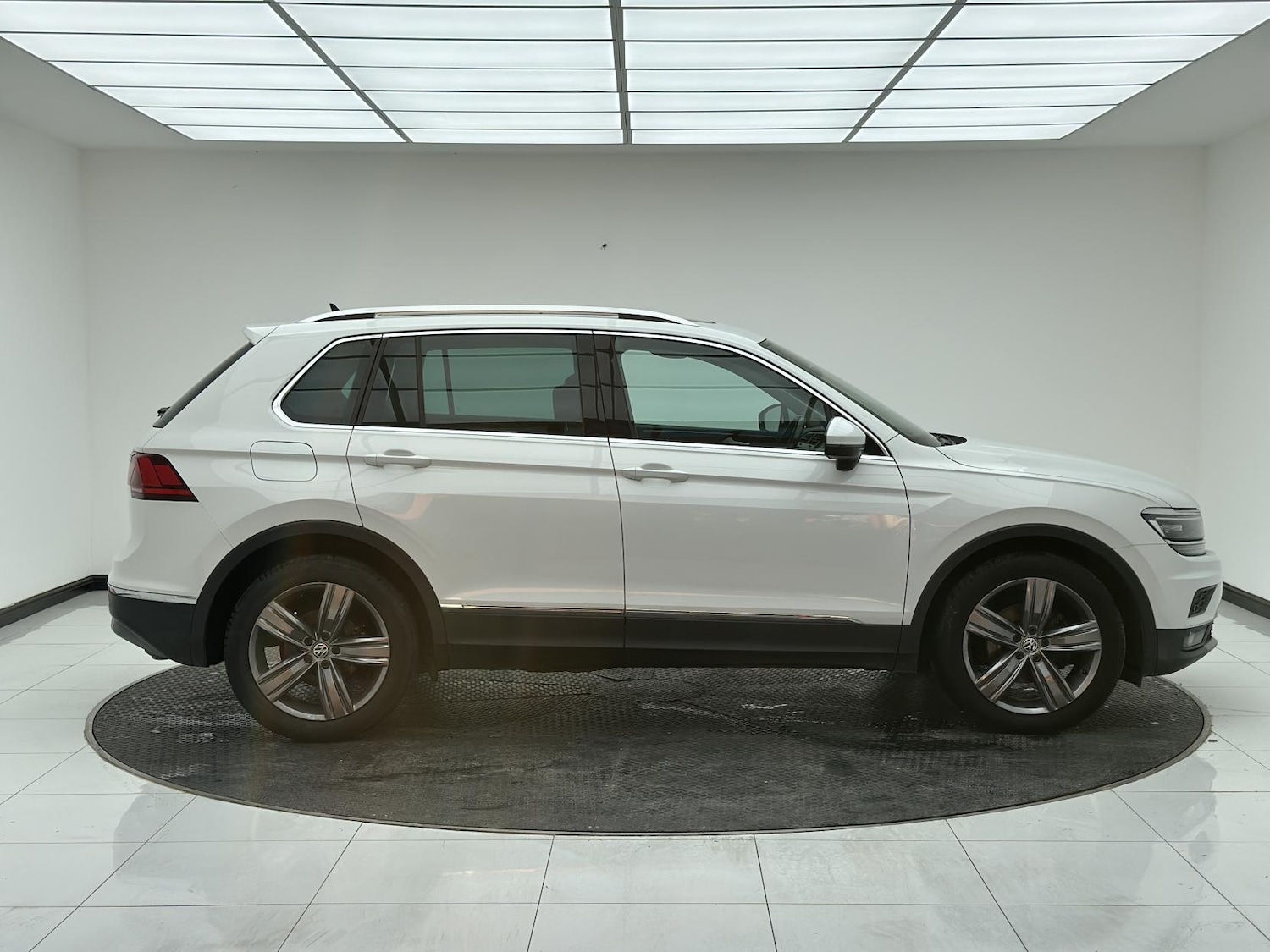 Used Volkswagen Tiguan 2018 for sale - 76071437: Photo 10