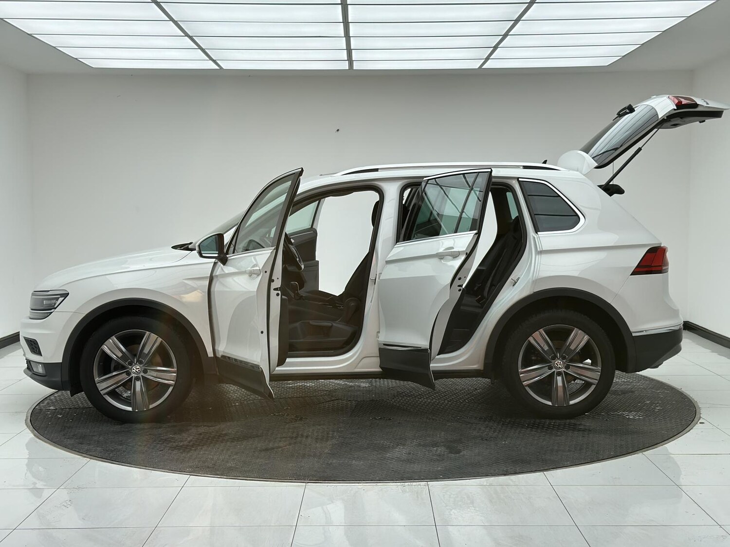 Used Volkswagen Tiguan 2018 for sale - 76071437: Photo 14