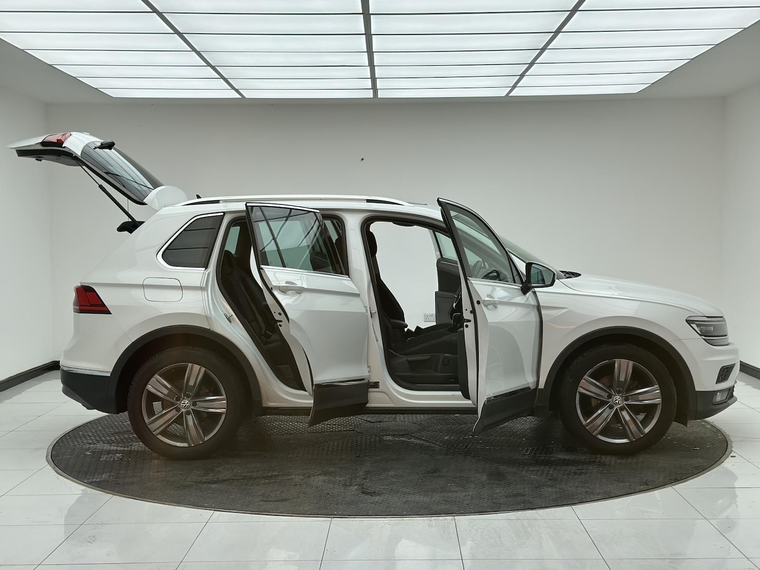 Used Volkswagen Tiguan 2018 for sale - 76071437: Photo 16