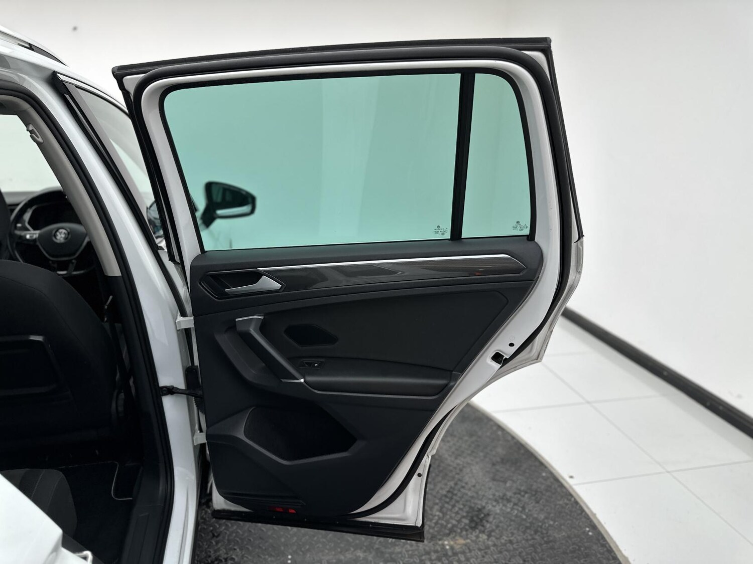 Used Volkswagen Tiguan 2018 for sale - 76071437: Photo 27