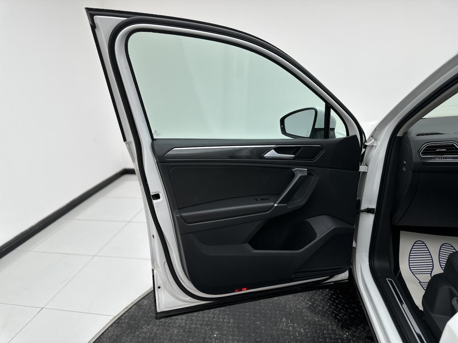 Used Volkswagen Tiguan 2018 for sale - 76071437: Photo 41