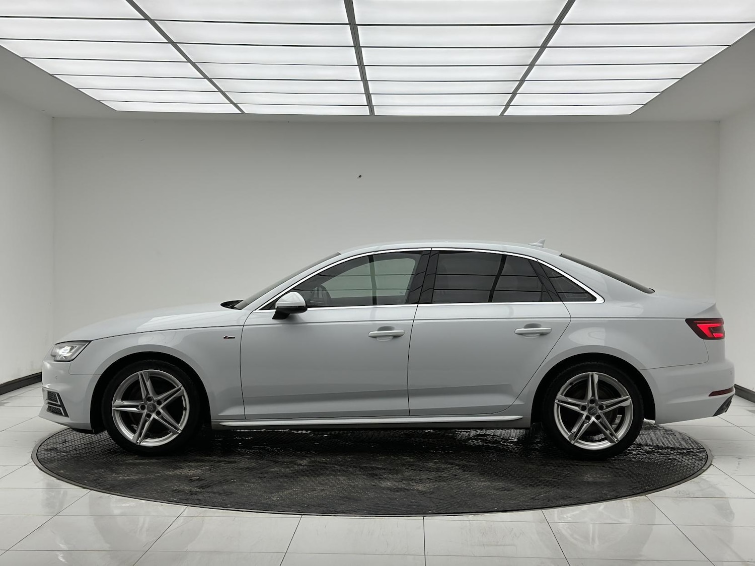 Used Audi A4 2017 for sale - 77248168: Photo 10