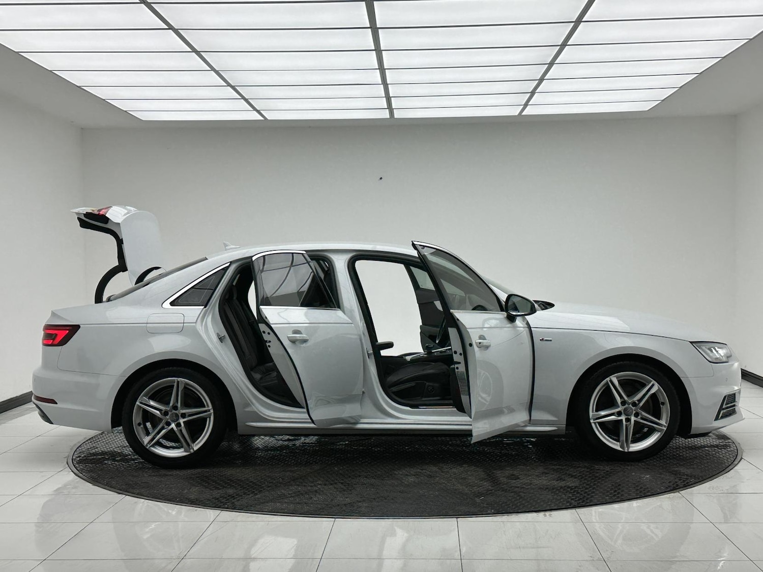 Used Audi A4 2017 for sale - 77248168: Photo 11