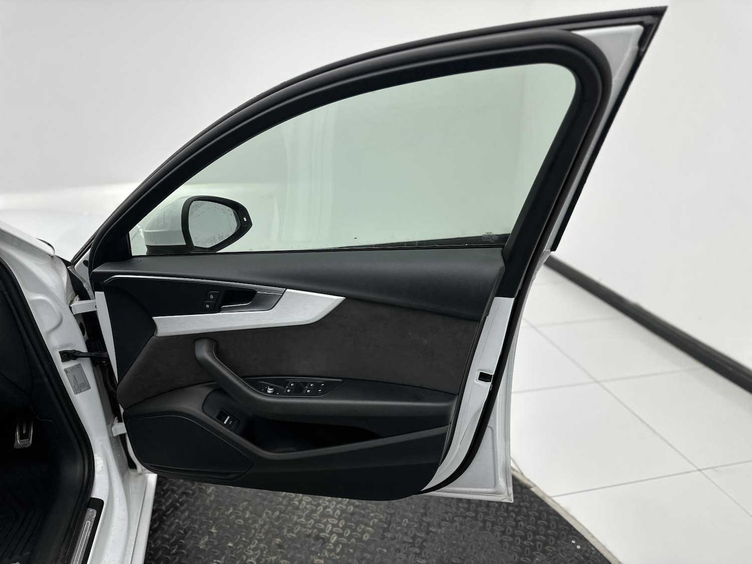 Used Audi A4 2017 for sale - 77248168: Photo 17