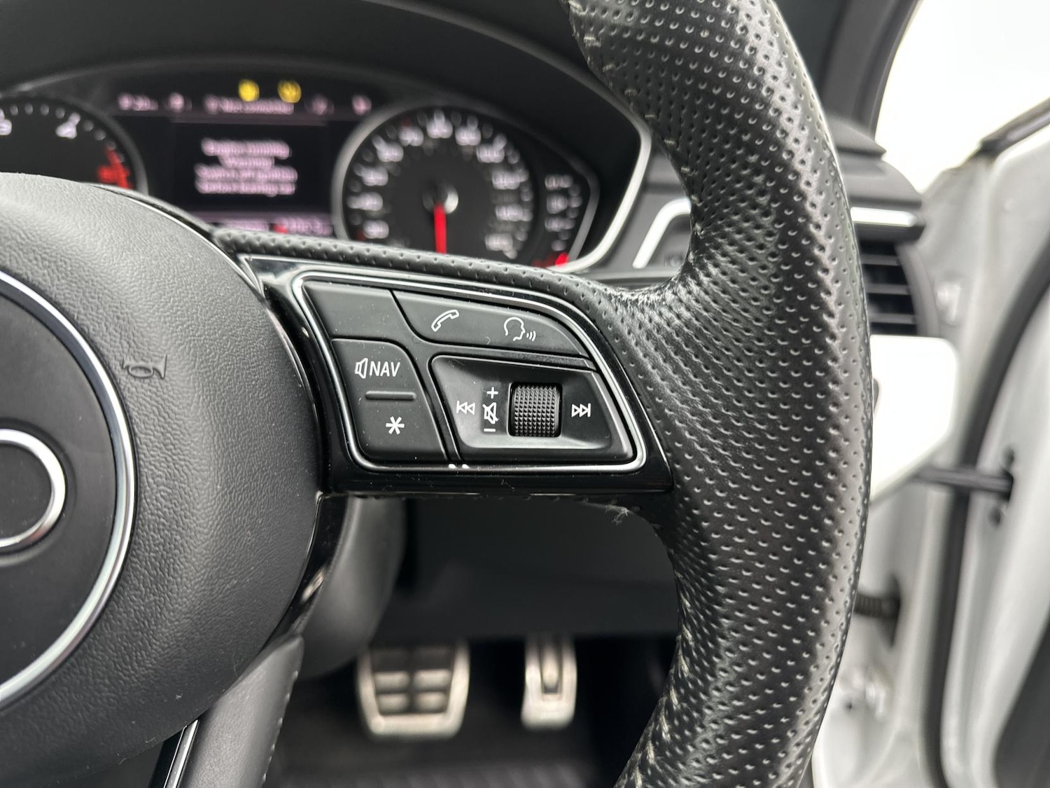 Used Audi A4 2017 for sale - 77248168: Photo 24