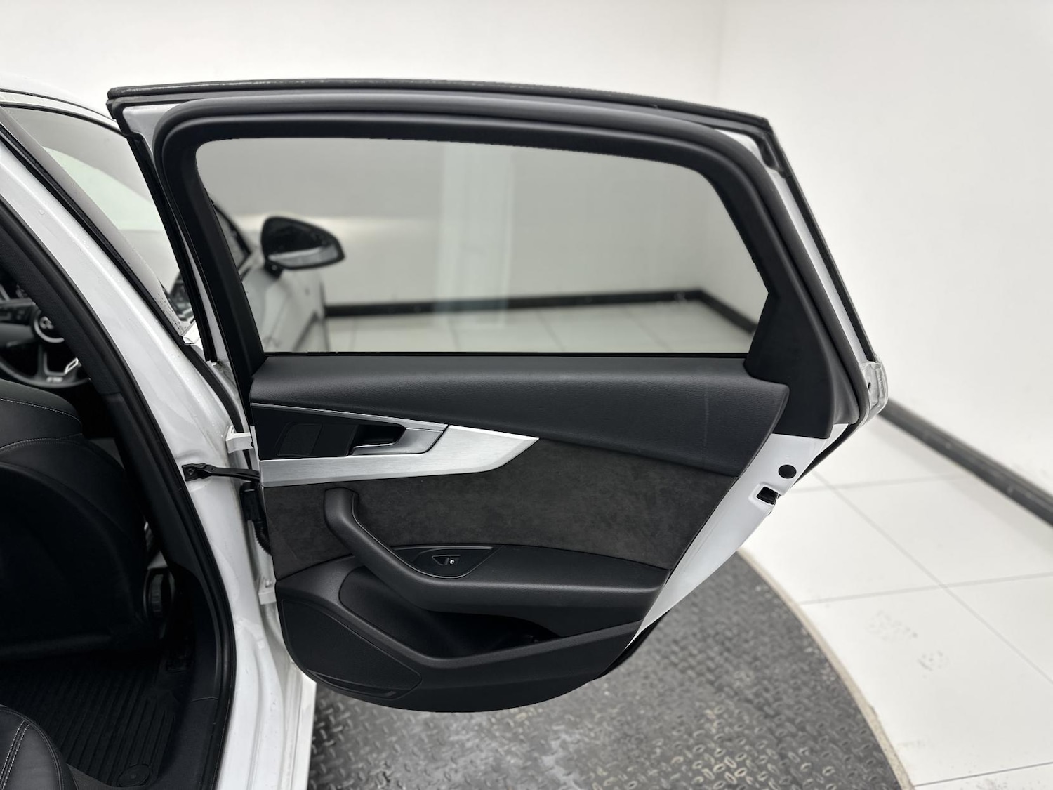 Used Audi A4 2017 for sale - 77248168: Photo 29