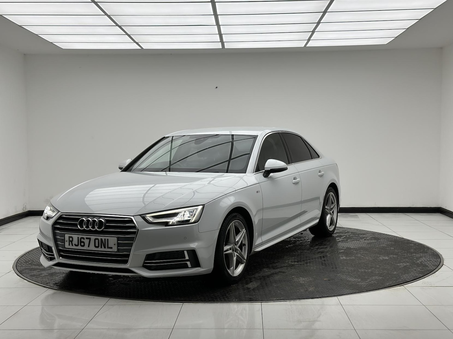 Used Audi A4 2017 for sale - 77248168: Photo 3