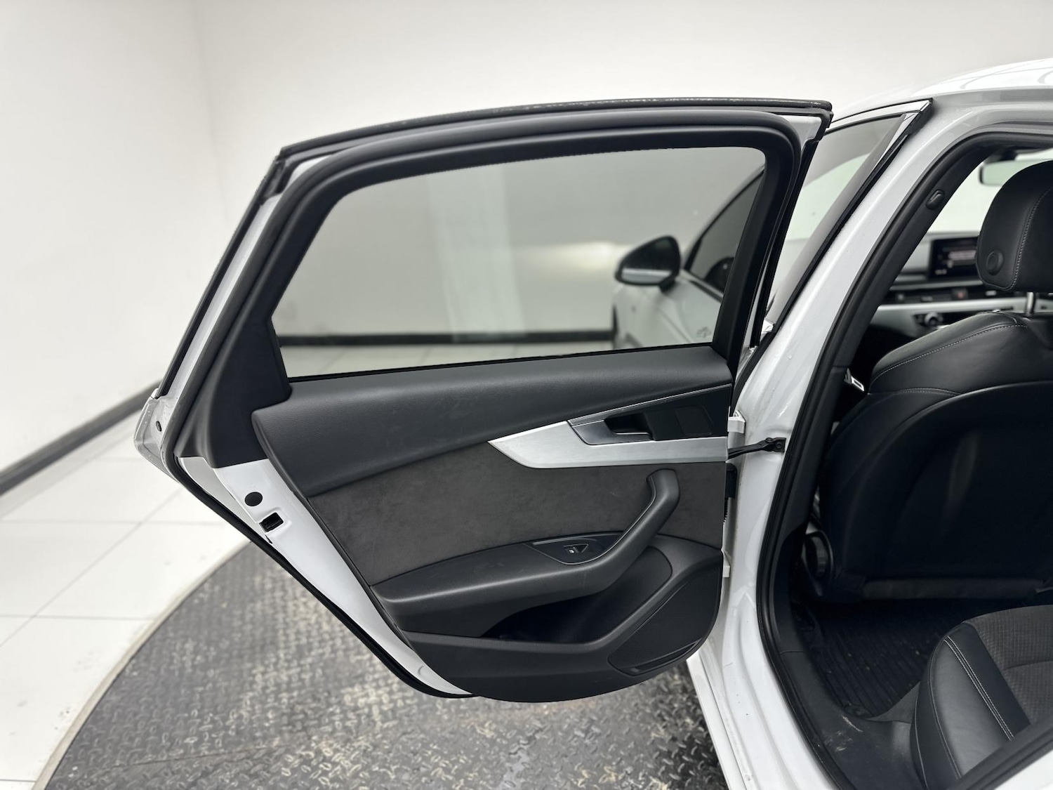 Used Audi A4 2017 for sale - 77248168: Photo 37