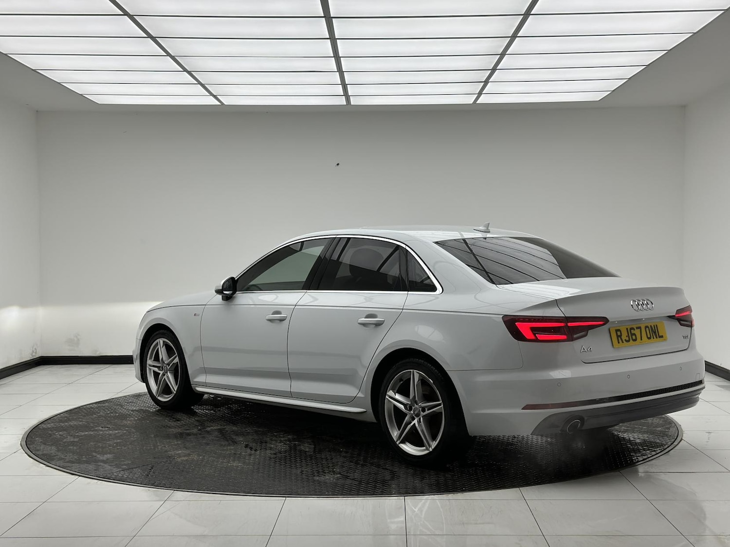 Used Audi A4 2017 for sale - 77248168: Photo 5