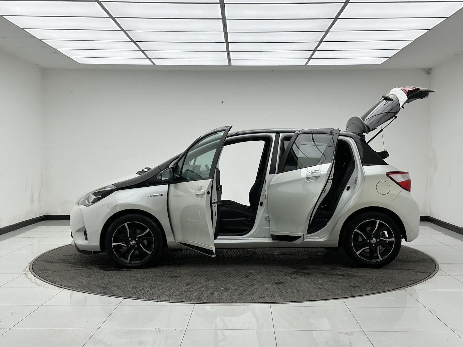 Used Toyota Yaris 2017 for sale - 78099770: Photo 11