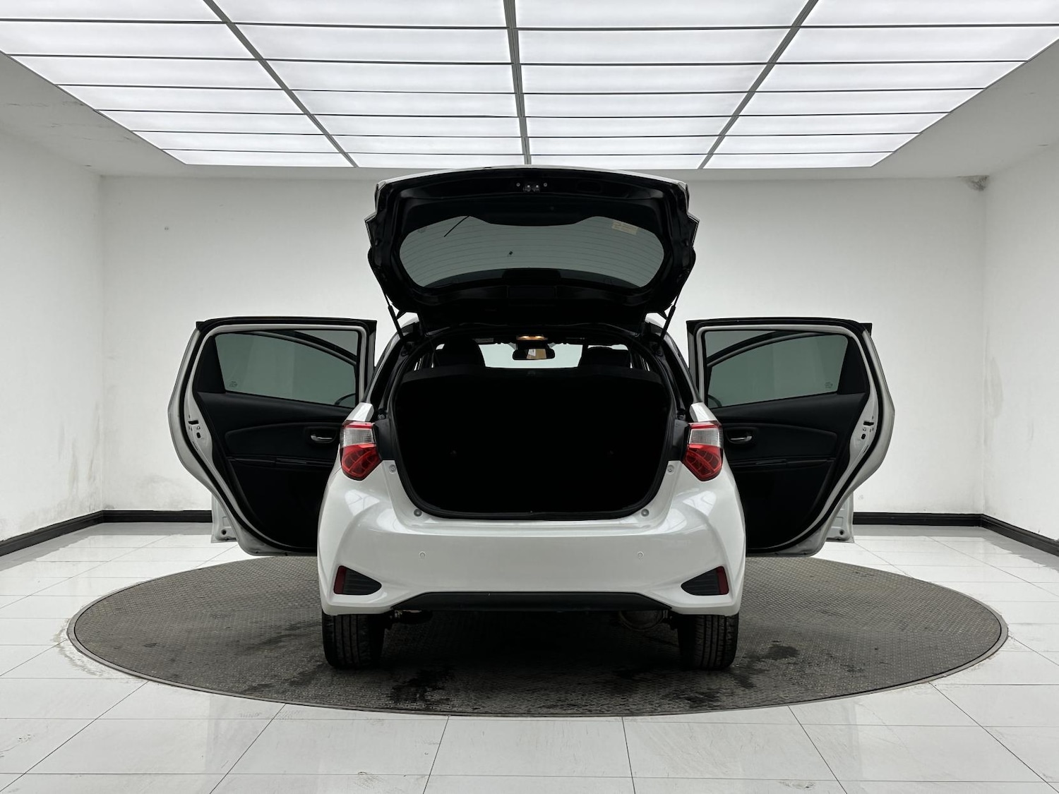 Used Toyota Yaris 2017 for sale - 78099770: Photo 12