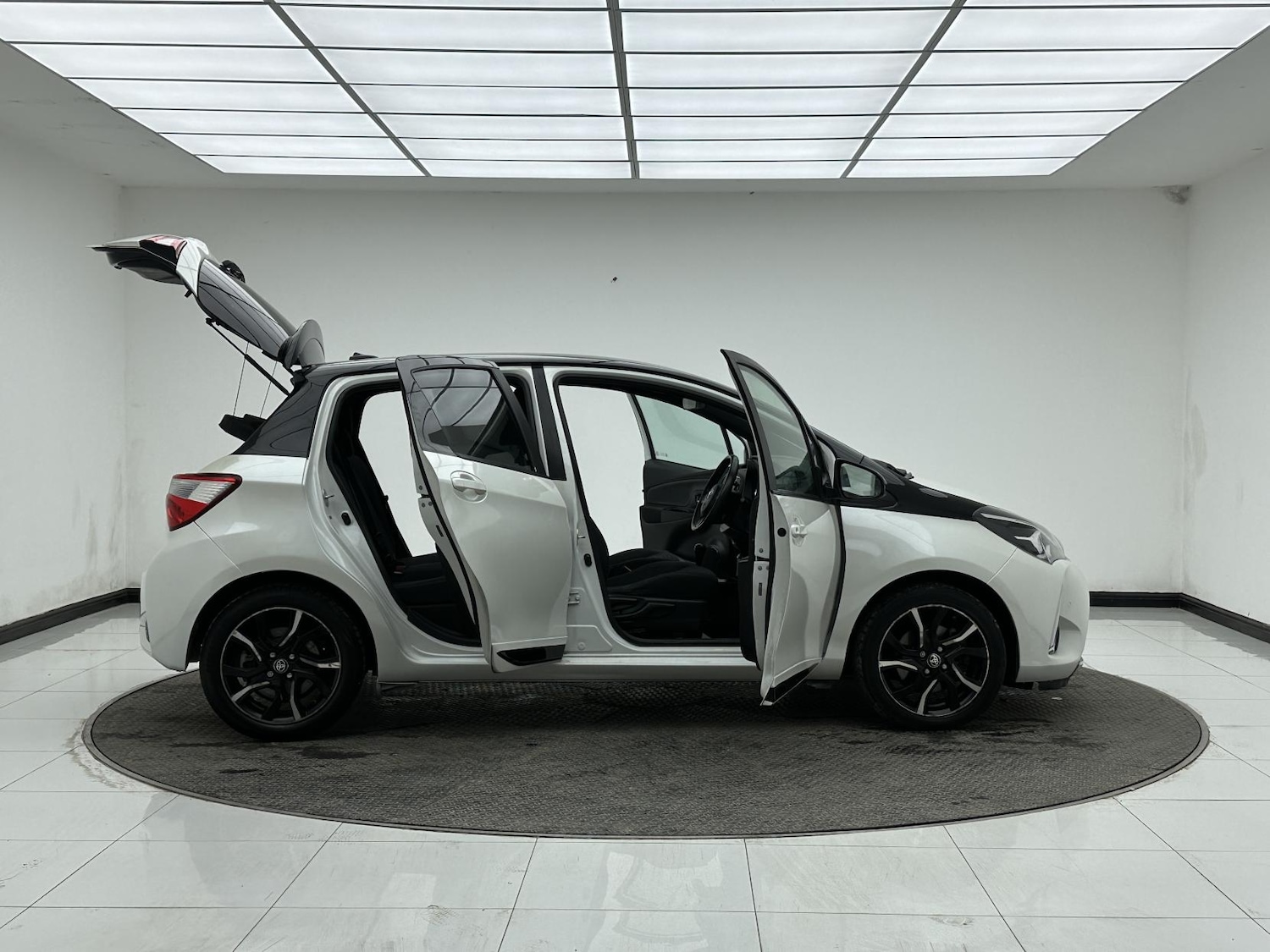 Used Toyota Yaris 2017 for sale - 78099770: Photo 13