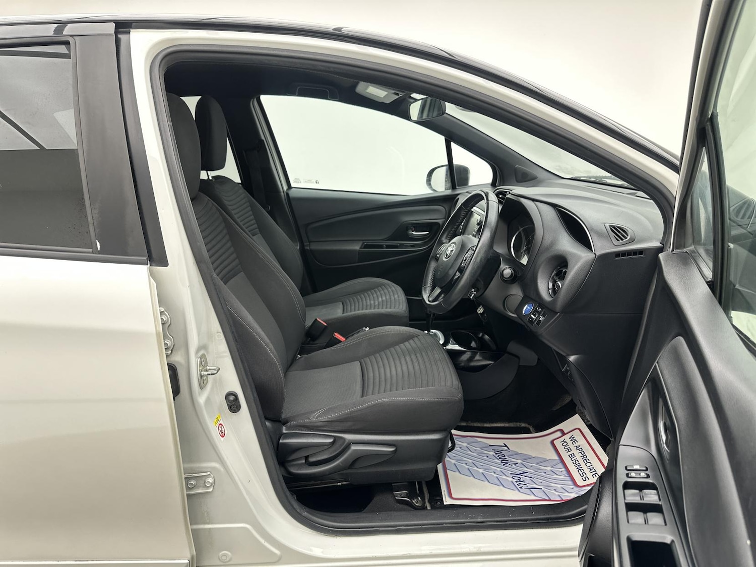 Used Toyota Yaris 2017 for sale - 78099770: Photo 17