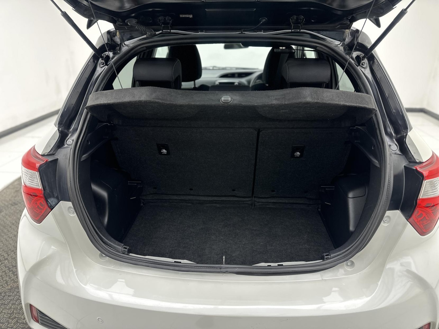 Used Toyota Yaris 2017 for sale - 78099770: Photo 25