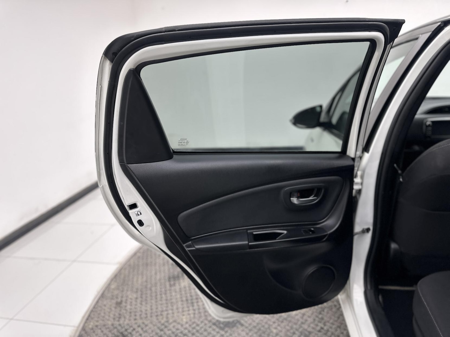 Used Toyota Yaris 2017 for sale - 78099770: Photo 28