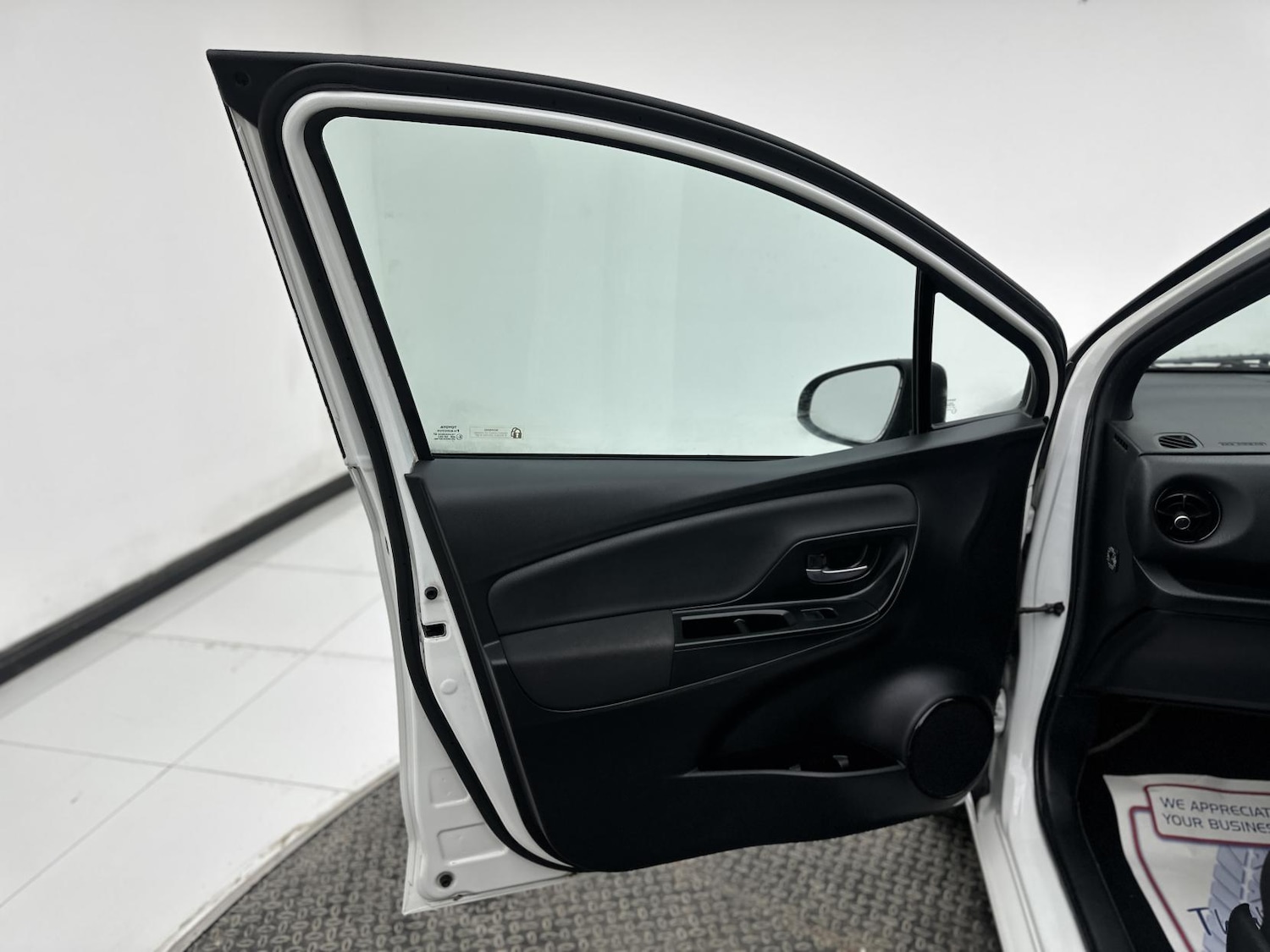 Used Toyota Yaris 2017 for sale - 78099770: Photo 31