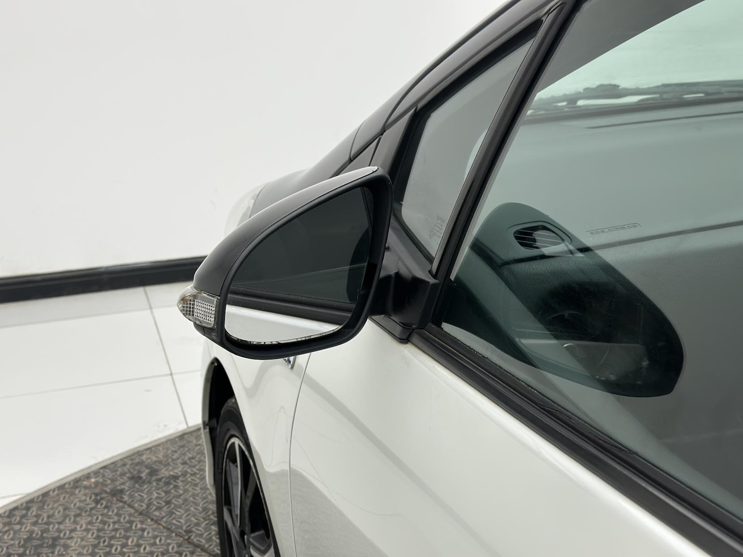 Used Toyota Yaris 2017 for sale - 78099770: Photo 32